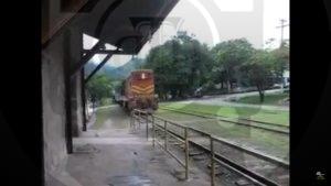 Trem passando em Rocha Leão