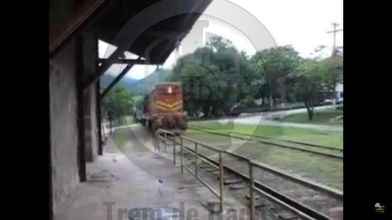 Trem passando em Rocha Leão