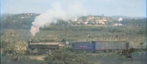 Vídeo [colorizado] de Resende, fazenda e carregamento de leite em trem