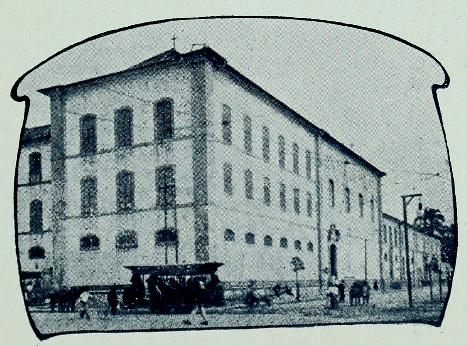Bonde passando em frente ao Convento da Ajuda