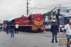 Trem Azul saindo da estação Miguel Pereira – RJ