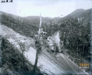 Obras de abertura do leito ferroviário na Serra do Soturno – ES