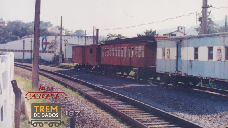 Carros-dormitório em Paraíba do Sul-RJ (1995)