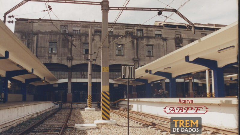 Plataformas da Estação Barão de Mauá