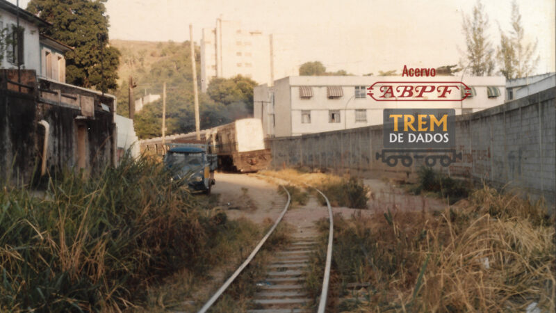 Trem da CBTU próximo à Alcântara-RJ