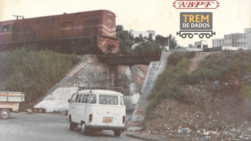 Trem Niterói-Visconde de Itaboraí em Trindade, São Gonçalo-RJ (1989)