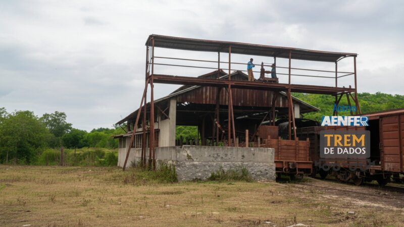 Desmonte de galpão com vagões da E.F. Maricá (1961)
