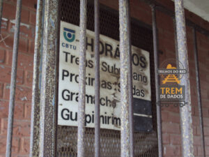 Quadro de horários na estação Magé – RJ (2009~2011)