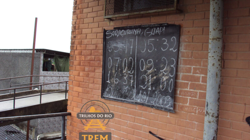 Quadro de horários na estação Magé – RJ (2009~2011)