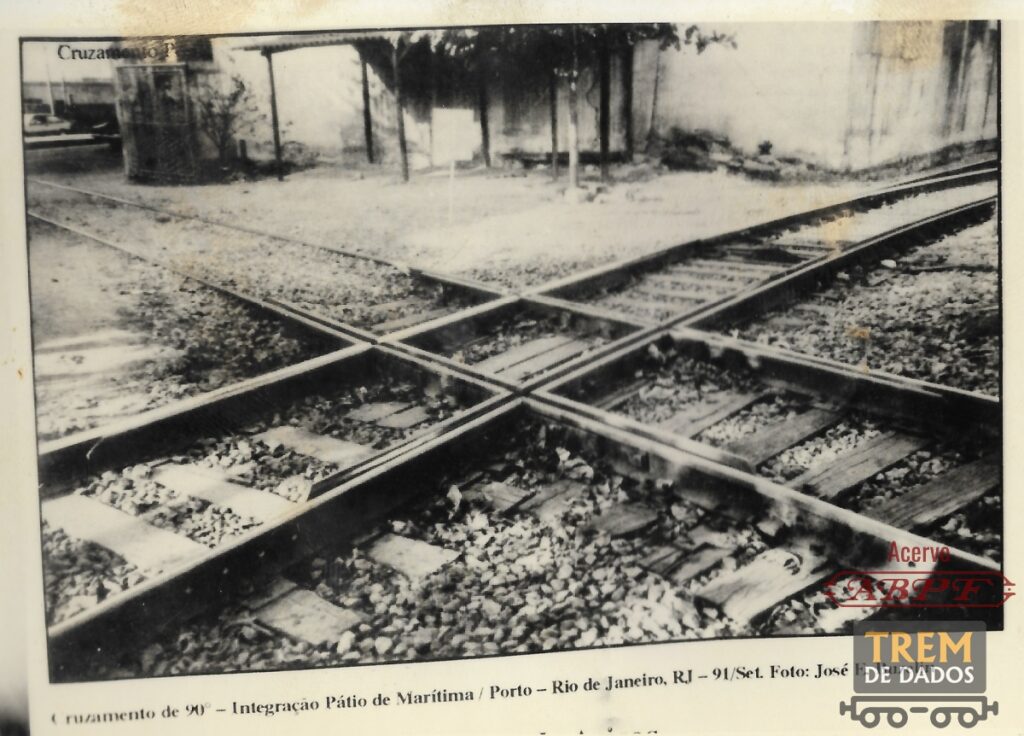 Cruzamento de linhas em 90º no pátio de Marítima - Acervo ABPF - RJ