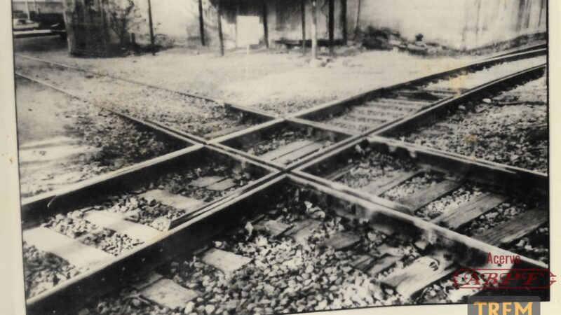 Cruzamento de linhas em 90º no pátio de Marítima