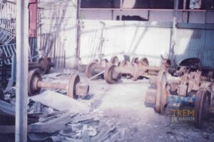 Rodeiros abandonados nas oficinas de Praia Formosa