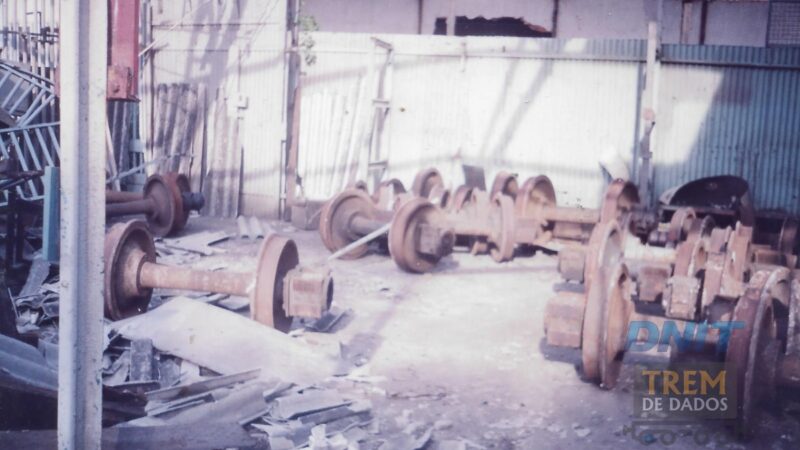 Rodeiros abandonados nas oficinas de Praia Formosa