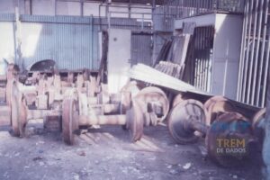 Rodeiros abandonados nas oficinas de Praia Formosa