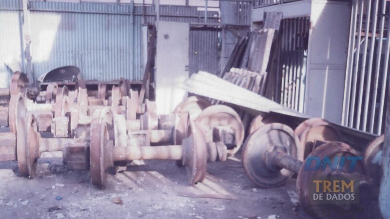 Rodeiros abandonados nas oficinas de Praia Formosa