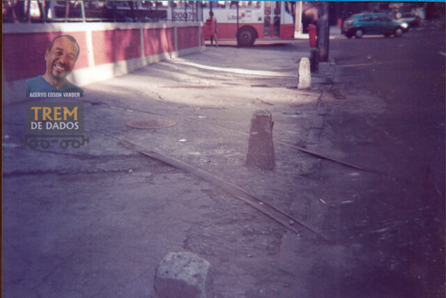 Linha de Bonde de Transporte de Lixo no Leblon