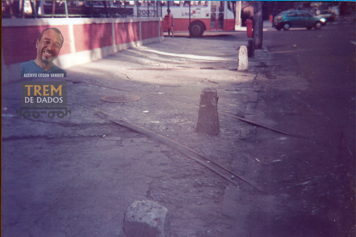 Linha de Bonde de Transporte de Lixo no Leblon