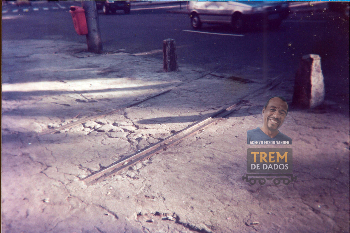 Linha de Bonde de Transporte de Lixo no Leblon