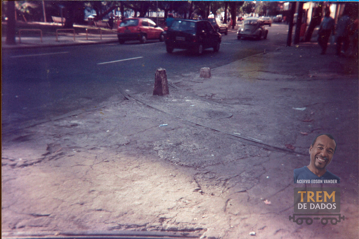 Linha de Bonde de Transporte de Lixo no Leblon