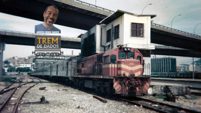 Trem de Prata na estação Barão de Mauá