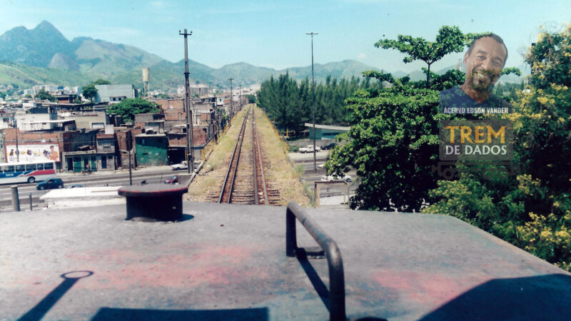 Visão na Cabine da Locomotiva sobre a Avenida Brasil pelo Viaduto do Arará