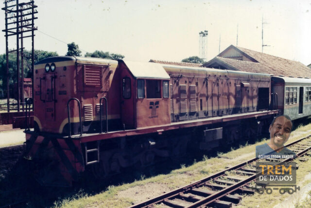 Trem da Flumitrens em Visconde de Itaboraí