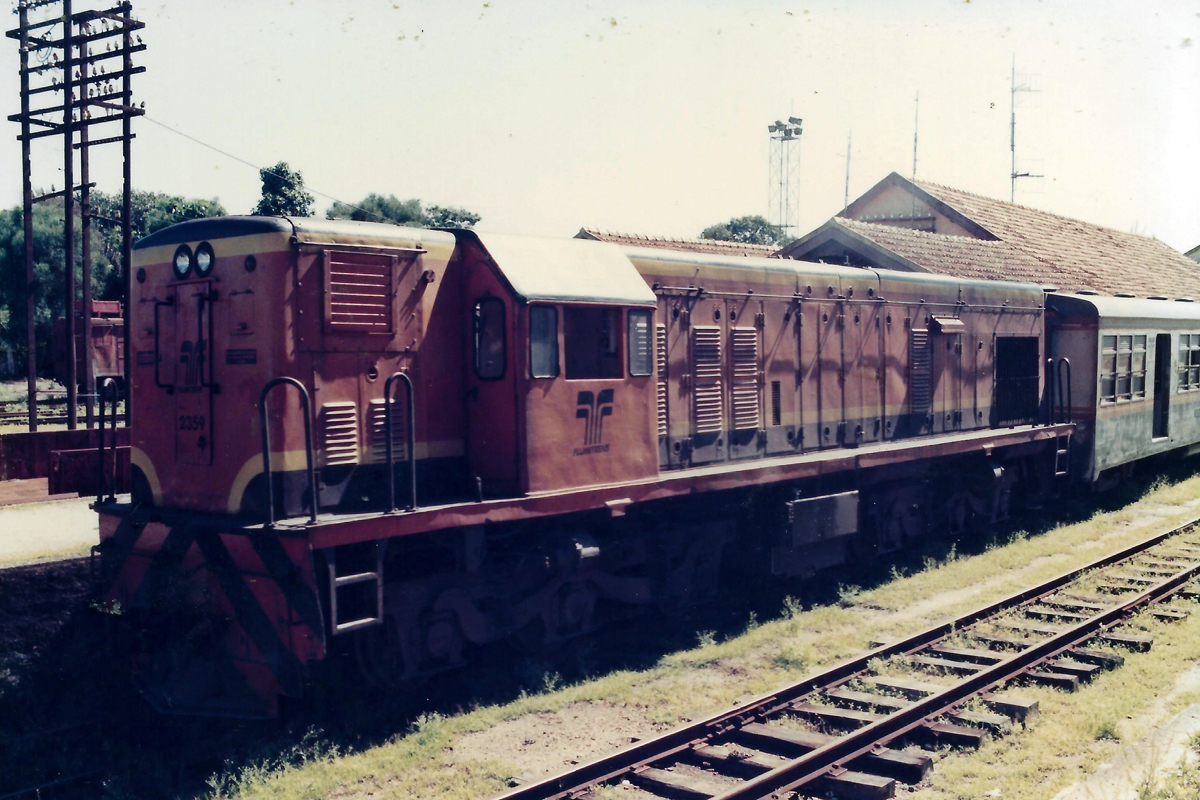 Trem da Flumitrens em Visconde de Itaboraí