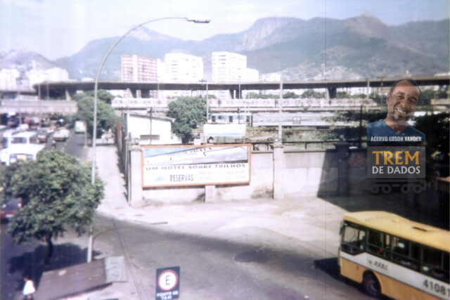 Outdoor do Trem de Prata, Estação Barão de Mauá, Ônibus e Trens que não mais existem