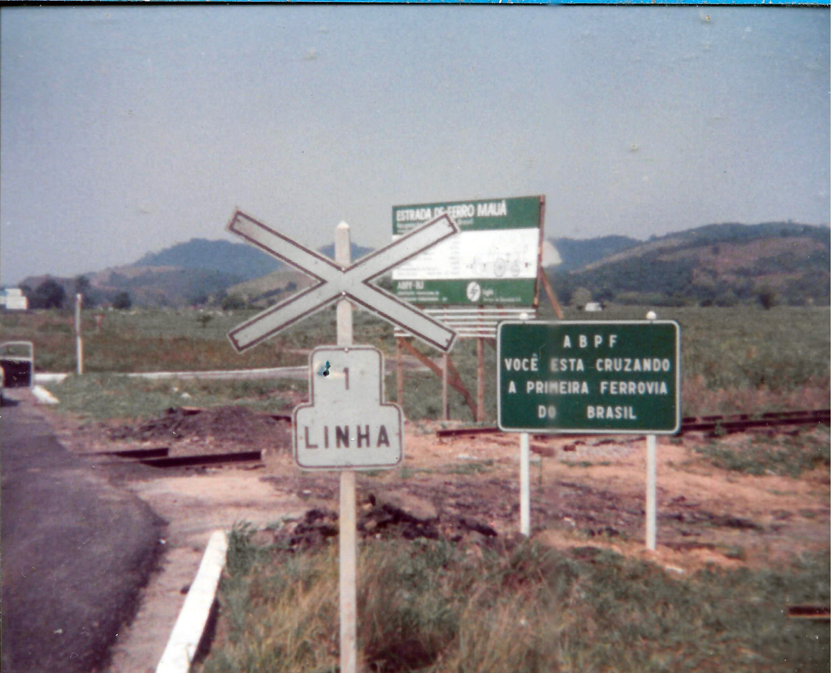 Passagem em Nível da Estrada de Ferro Mauá