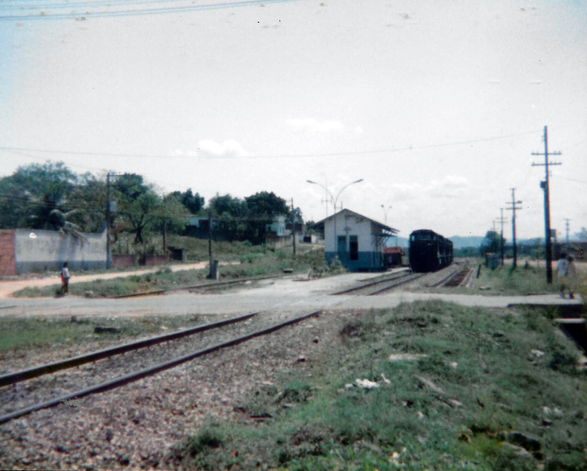Locomotivas U23C chegando em Rocha Sobrinho