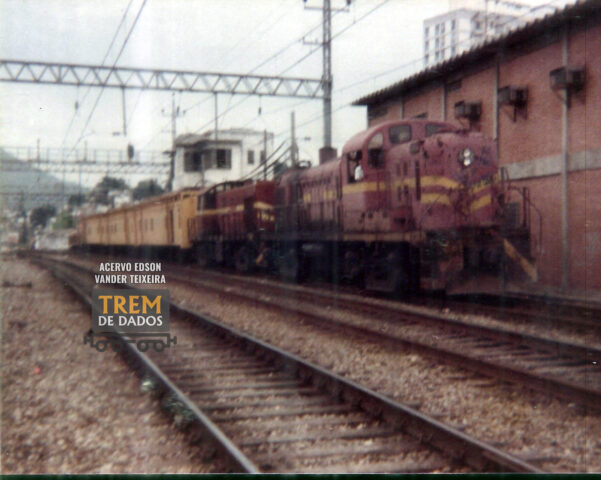 Locomotivas RS-3 e RS-1 no Engenho Novo