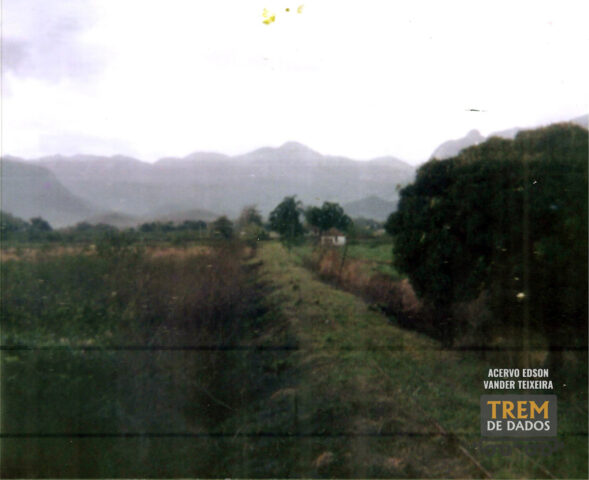 Leito sem trilhos da Estrada de Ferro Mauá