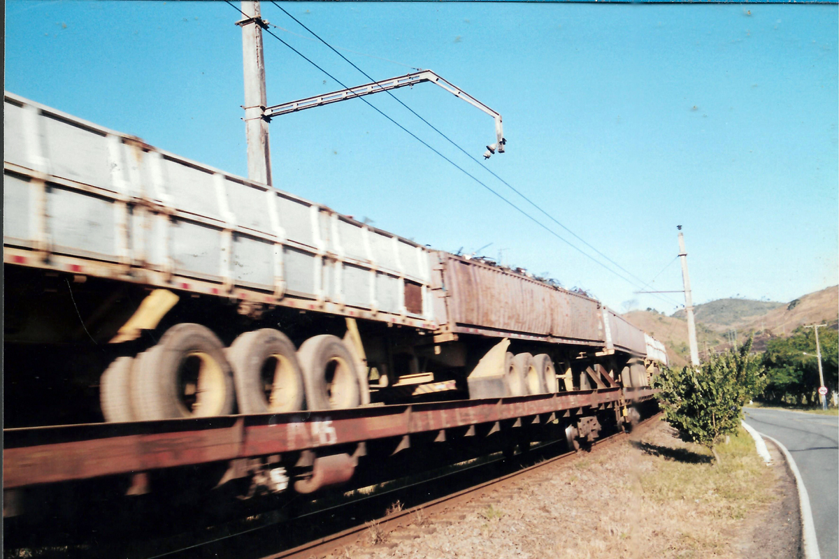 Transporte de Carretas em Vagões-Prancha
