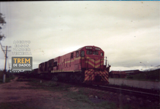 Locomotiva número 3310 RFFSA no Ramal de São Paulo da EFCB