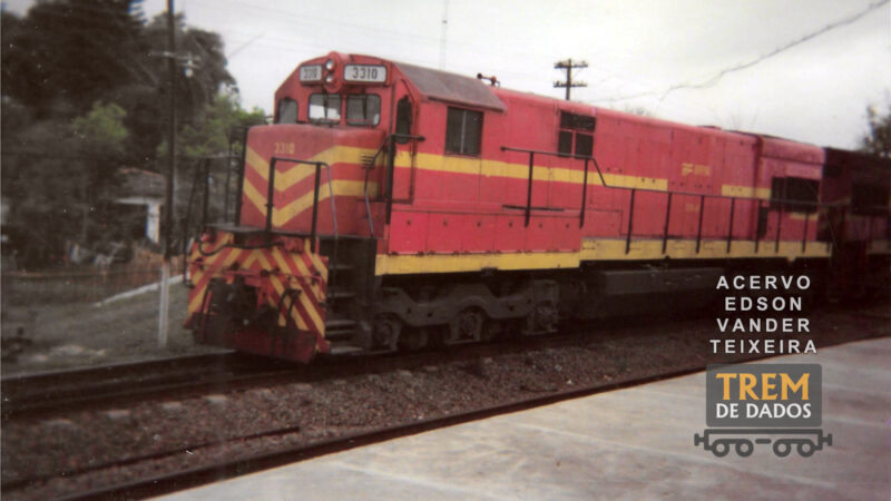 Locomotiva número 3310 RFFSA na estação Engenheiro Martins Guimarães – Nova